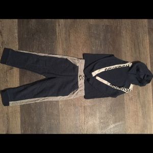 OshKosh outfit size 4T- perfect condition